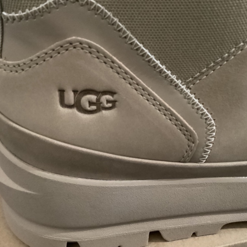 UGG® Women's The Ugg Lug Lace-Up Platform Boots, size 9.5 - Picture 6 of 9